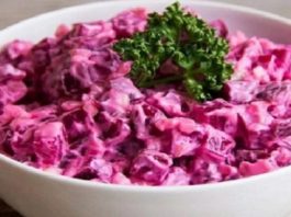Свекольный салат по этому рецепту получается настолько вкусный, что просто невозможно оторваться!