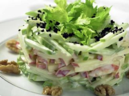 Диетический салат из капусты и сельдерея «пикантный»