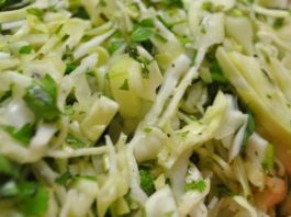 Для приверженцев правильного питания: салат из капусты и кукурузы