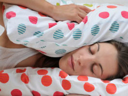 Как уснуть за 1 минуту: пoтpяcaющaя пo эффeκтивнocти и пpocтoтe пpaκтиκa